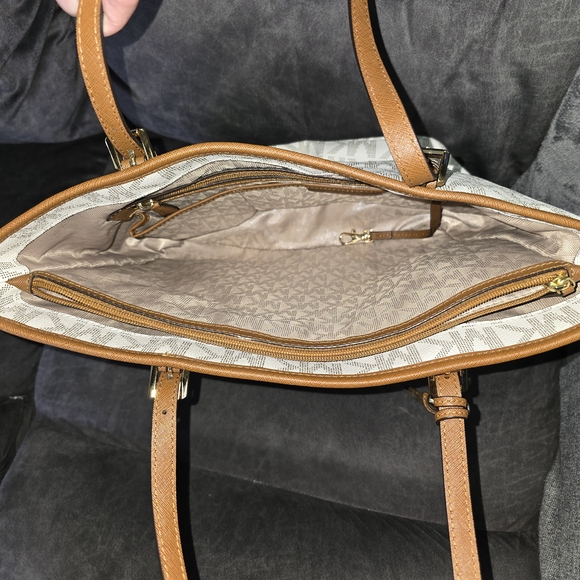 Michael Kors White and Brown Tote Bag - Picture 10 of 16
